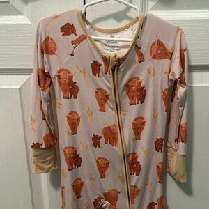 Caden lane nwt highland cow 18-24 m zip pjs never worn